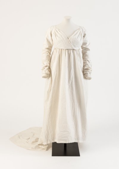 White cotton gown, 1800 by Unbekannt Unbekannt